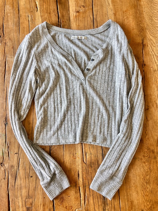 Abercrombie & Fitch Sweaters - Abercrombie & Fitch Light Gray Ribbed Button-Front Cardigan Henley button small